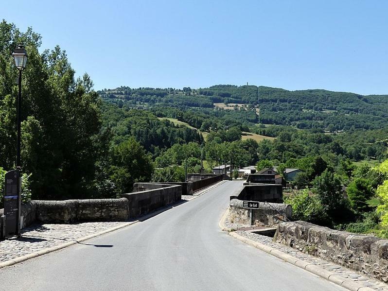 מלון Saint-Côme-dʼOlt Au Pont D'Olt מראה חיצוני תמונה